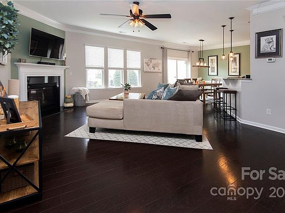 4th image of 2608 Katy Flyer Ave