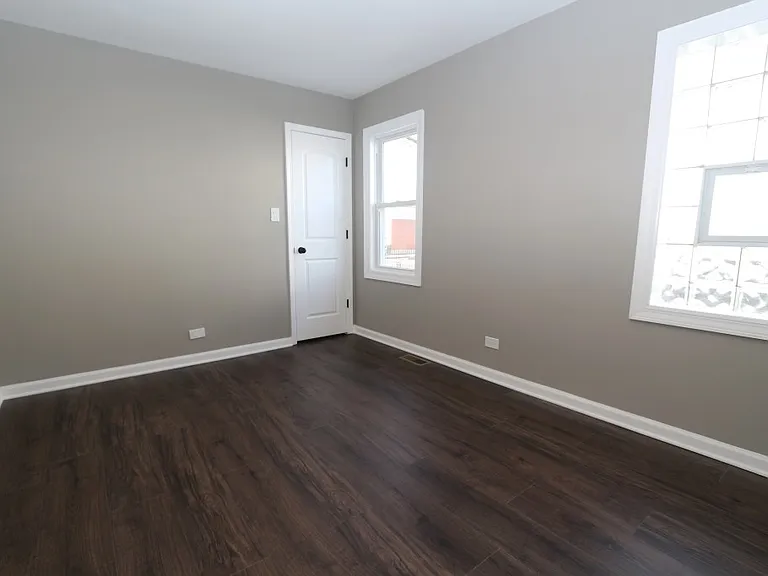 8719 S Honore St — Photo 14