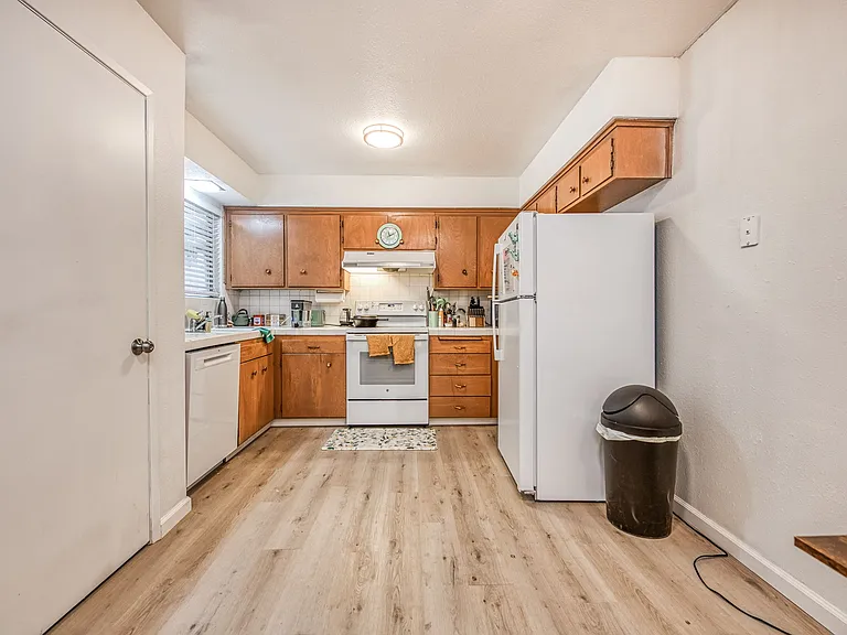 6035 N College Ave #B — Photo 14