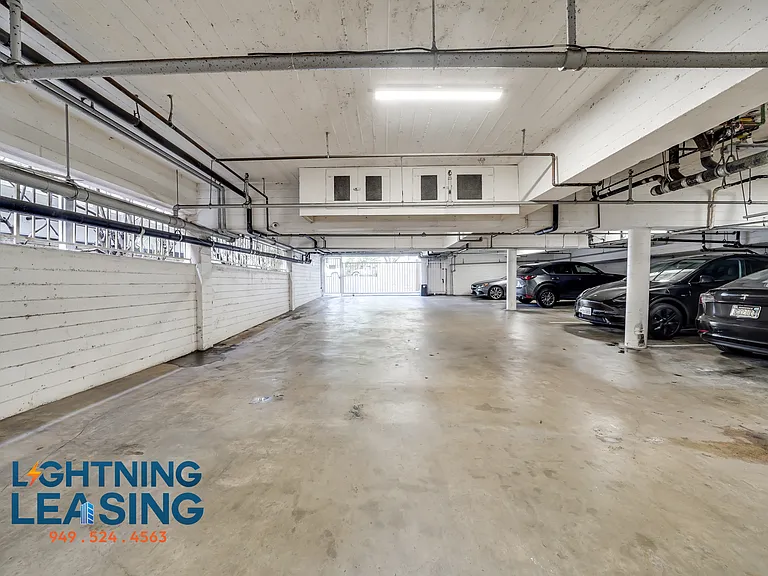 408 N Palm Dr #101 — Photo 31