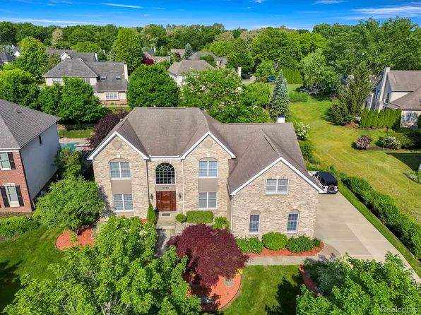 4991 Knollcrest Ct, Commerce Township, MI 48382