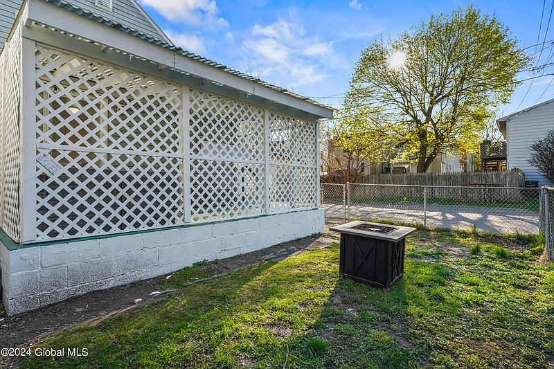 5th image of 20 Andrewsville Court