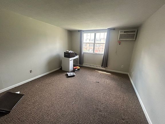 4th image of 10 Leonard Rd #10
