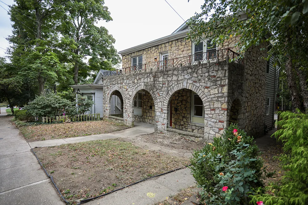 2 bed, 800 sqft, $1,400 — Photo 3