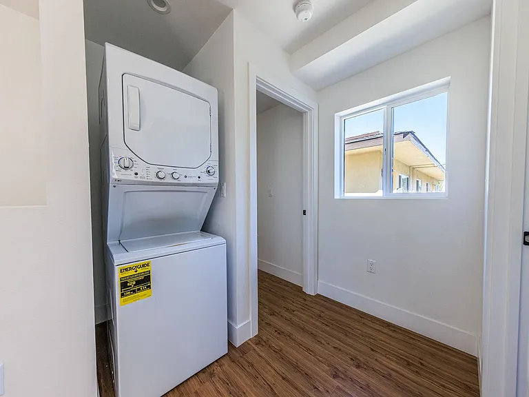 Luxury 3 & 4 Bed Townhomes | Walk to NoHo Arts District + Toluca Lake — Photo 31