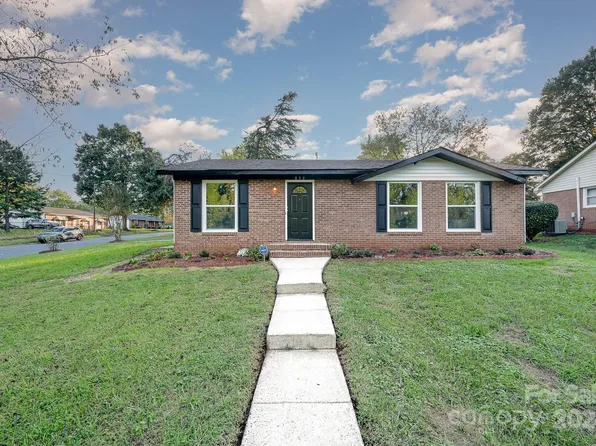 830 Capps Hill Mine Rd, Charlotte, NC 28216