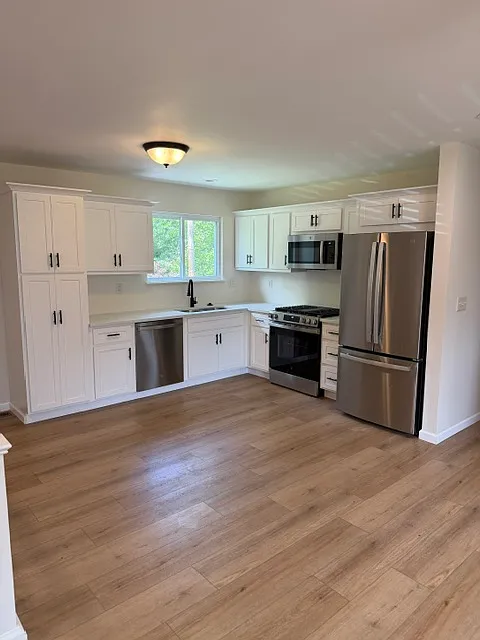 3 bed, 1000 sqft, $2,100 — Photo 4