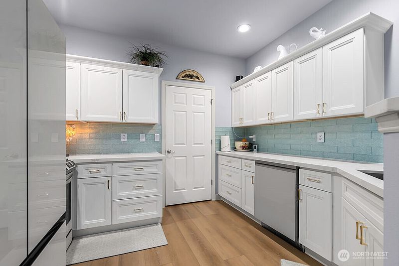4th image of 8943 Gravelly Lake Drive SW #2