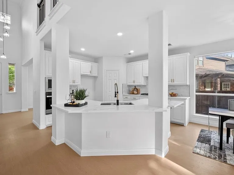 1709 Stapleton Dr — Photo 8