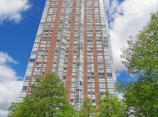 7 Concorde Pl #3710, Toronto, ON M3C 3N4