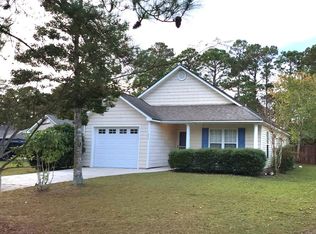 111 Holly Tree Ln, Hampstead, NC 28443