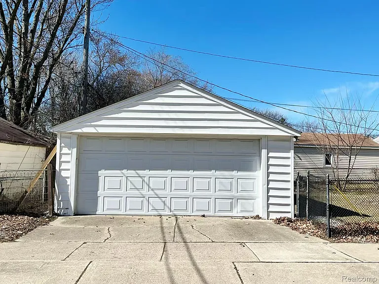 3303 Chester Rd — Photo 6