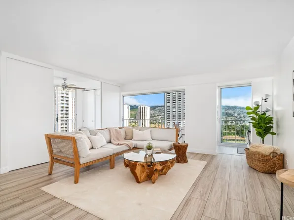 2575 Kuhio Ave #1702, Honolulu, HI 96815