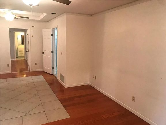 5th image of 2300 Parkhaven Dr