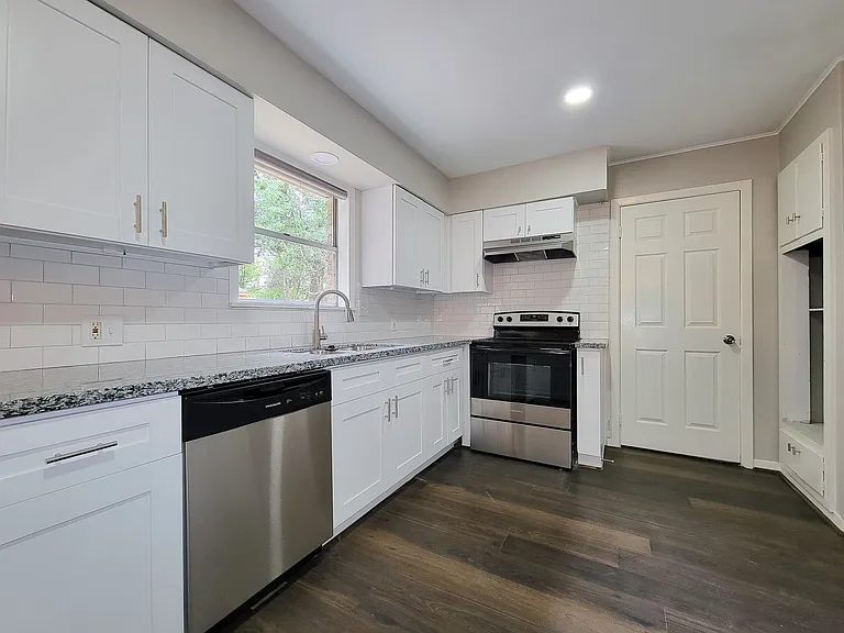 1803 Cypress Dr — Photo 17