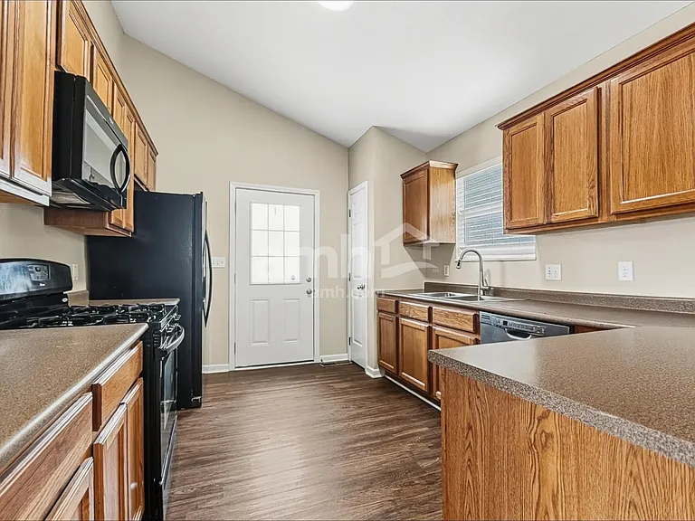 123 Flagstone Way Dr — Photo 3