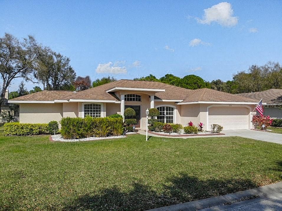 1st image of 805 Oak Pond Dr