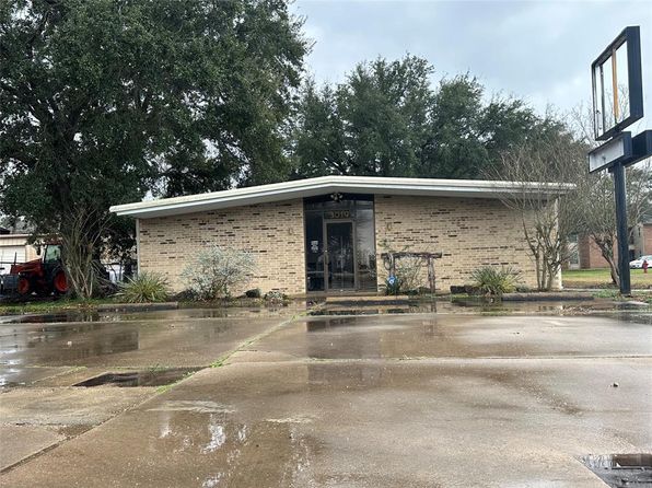 3019 Waller St, Waller, TX 77484