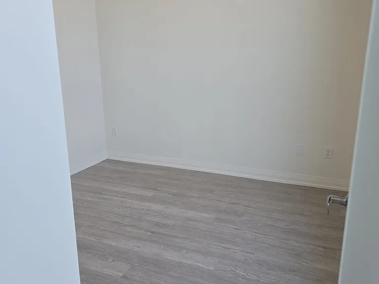 1415 Dundas St S #701 — Photo 15
