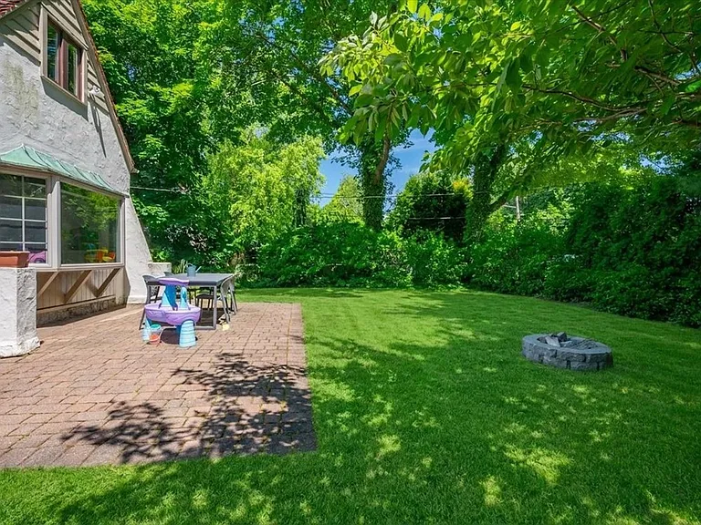 55 Graham Rd — Photo 10