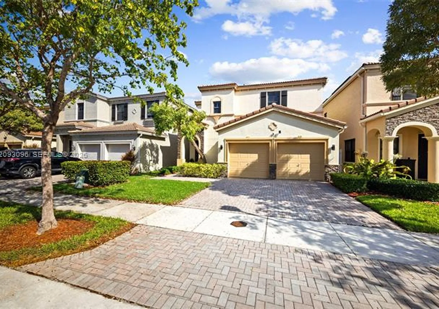 697 NE 193rd Ter # 697, Miami, FL 33179 — Photo 4