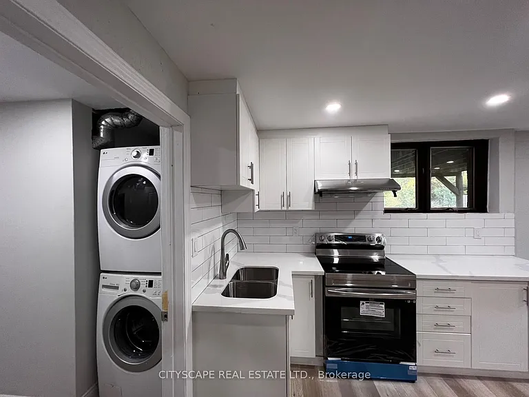 2361 Victoria St N — Photo 20