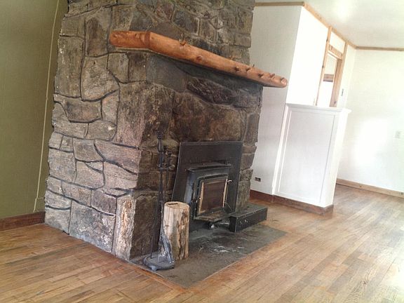 Fireplace w/ fan heatolator