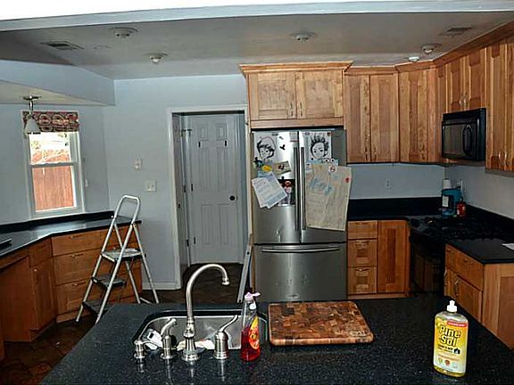 4th image of 5841 Glen View Dr