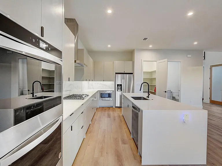 1719 Homeland St — Photo 15
