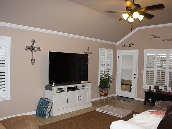 4th image of 215 Teakwood Dr