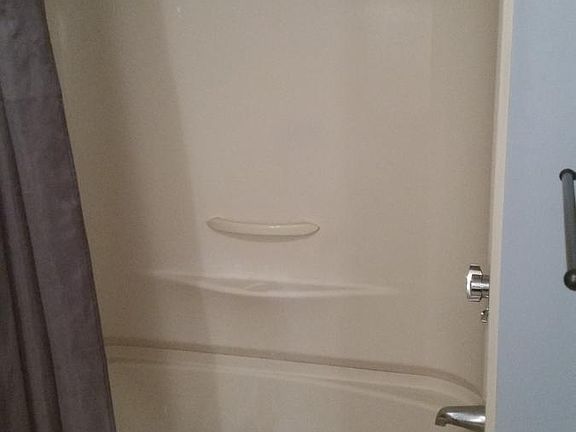 Bath tub and shower