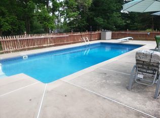 4 Oak Ln, Flemington, NJ 08822