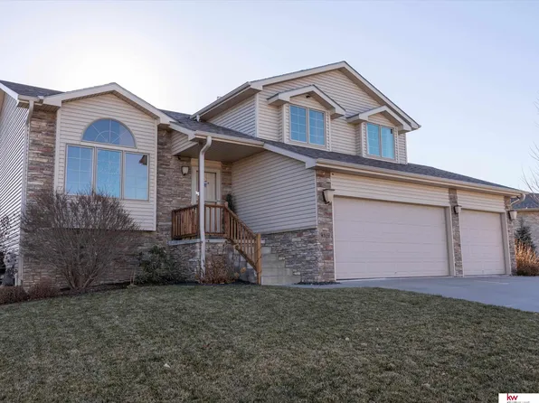 8701 Prairie Village Dr, Lincoln, NE 68507