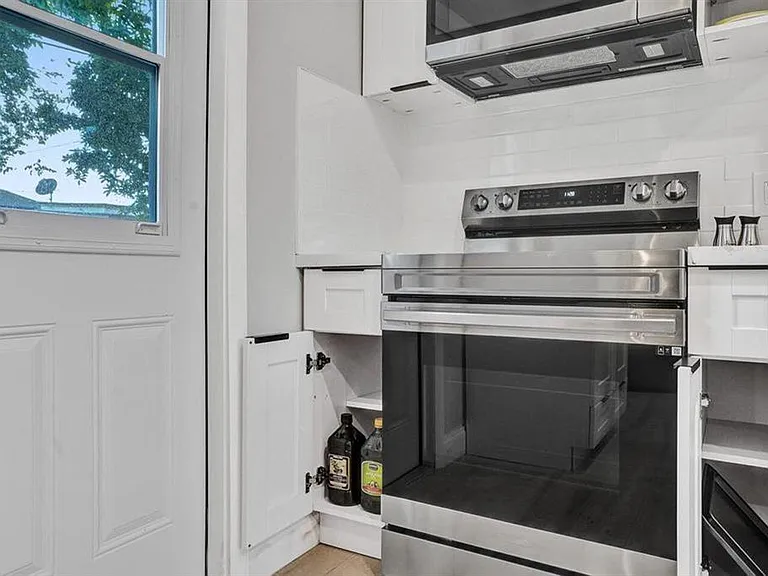 1573 NE 30th Ct — Photo 6