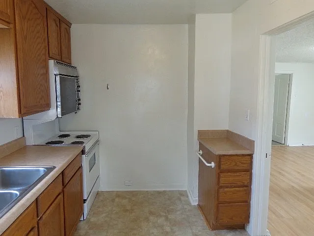 94 W 250 N — Photo 11