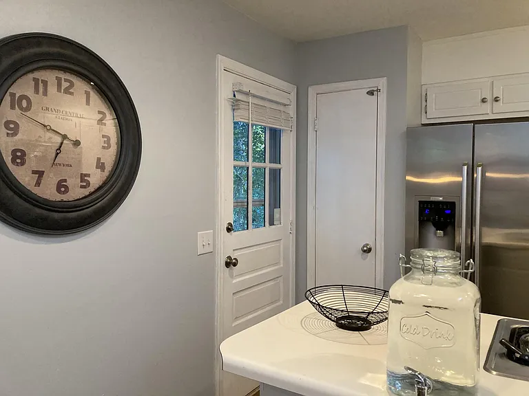 6305 Dixon Dr — Photo 17