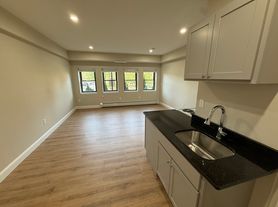 1050 Hancock St