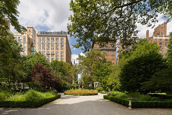 Rented by Christie's International Real Estate Group, LLC | media 20