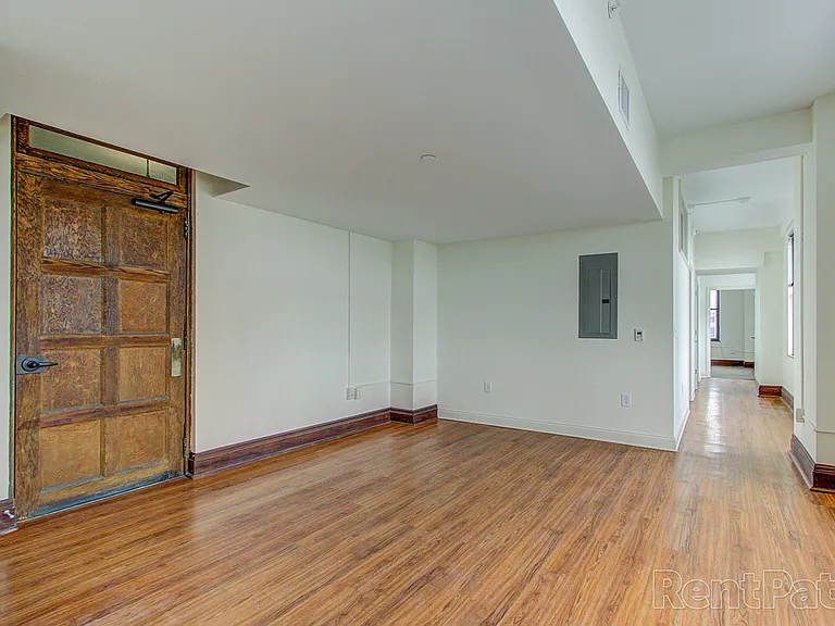 Floor plan 2 living room