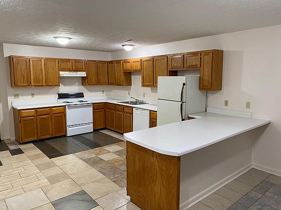 3rd image of 405 Sara Leigh Dr #2