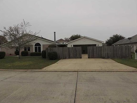 3rd image of 3101 Meadow Lake Dr