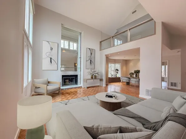 9 Benjamin Pl, Brookline, MA 02467