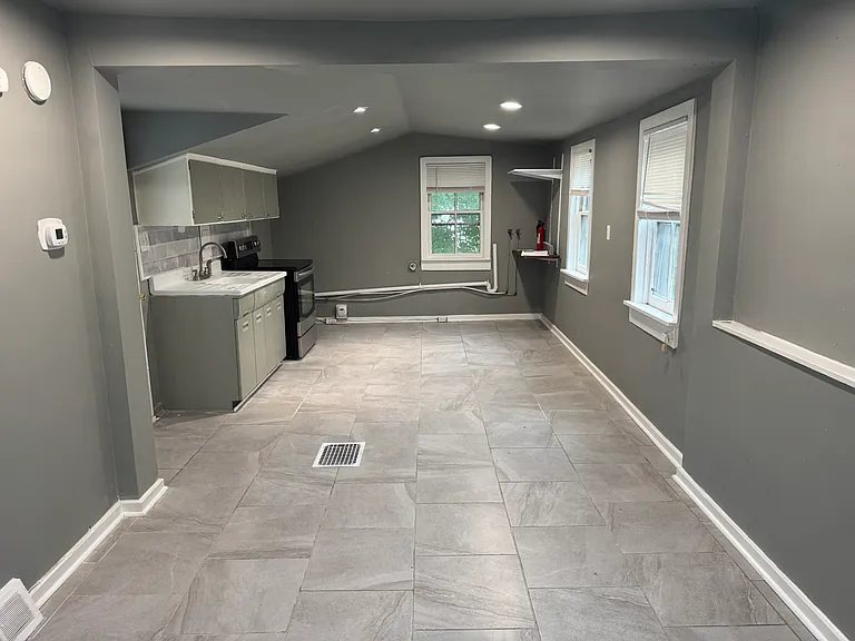 121 E Chestnut St — Photo 8