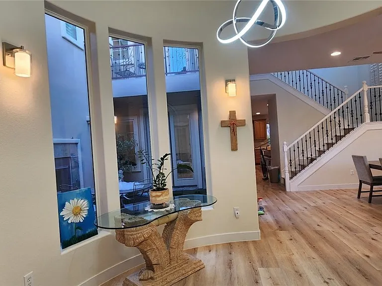 11392 Vernazza Ct — Photo 5