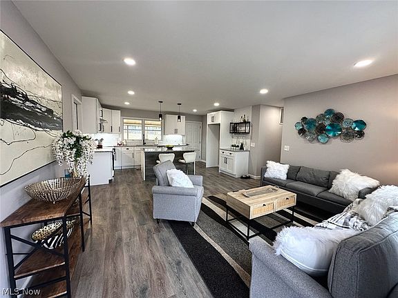 2nd image of 5437 Bartlett Rd