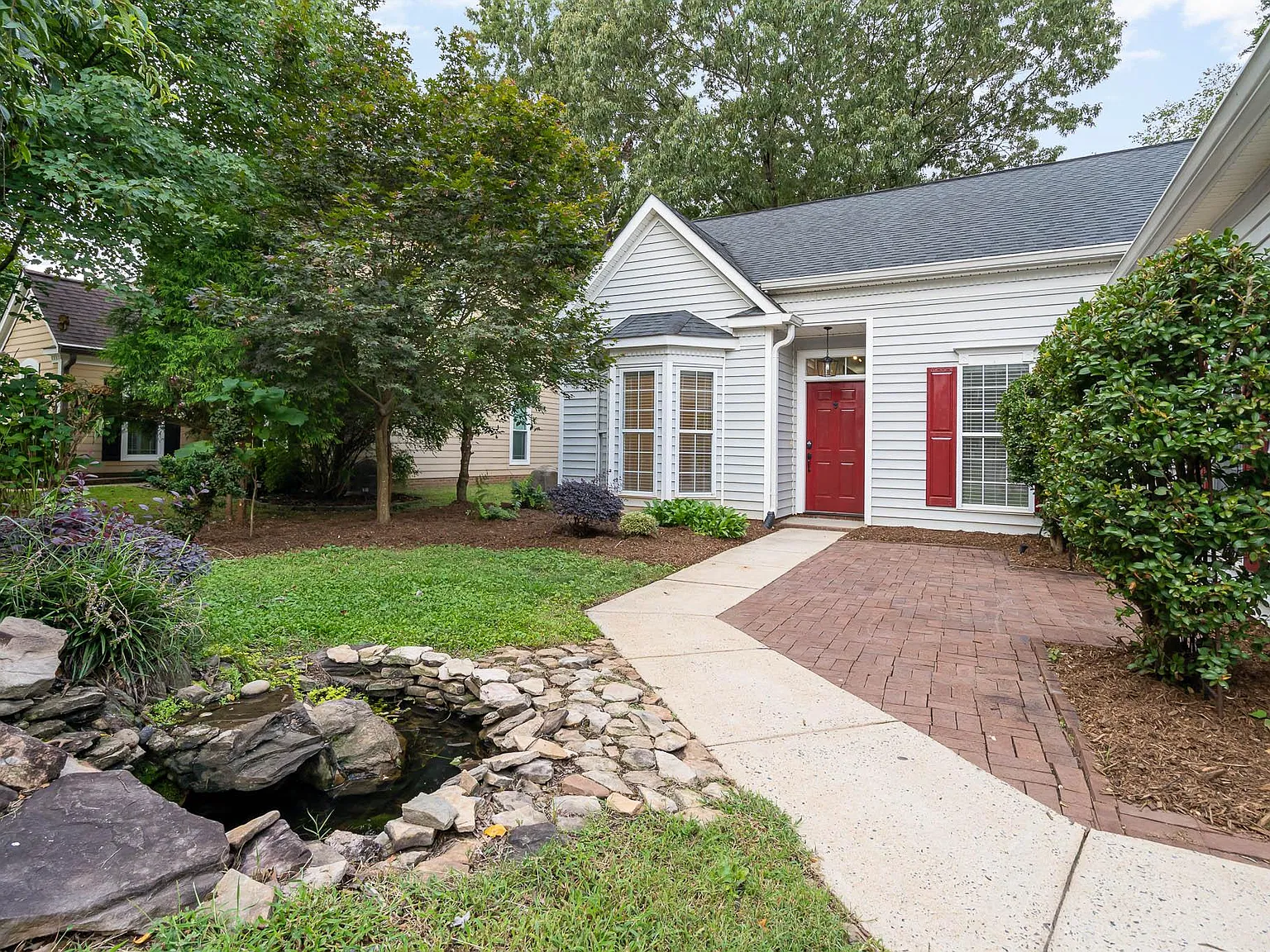 3 bed, 1645 sqft, $3,200 — Photo 3