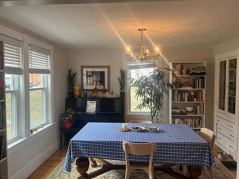 Dining room (furniture for illustration purpose)