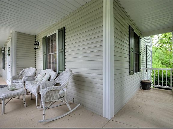 2nd image of 1128 Meadow Woods Dr