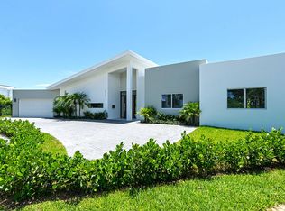 2420 NE 194th St, Miami, FL 33180
