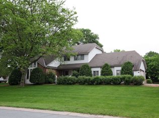 10930 Spoon Rdg, Eden Prairie, MN 55347